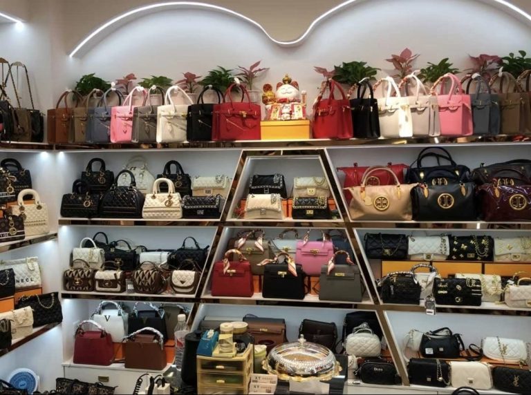 Statement Bags: When Your Bag Becomes the Outfit
